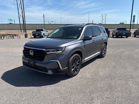 Used 2025 Honda Pilot Touring image 3