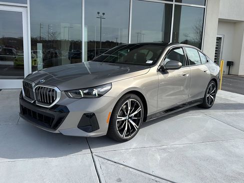 New 2026 BMW 530i w/ M Sport Package image 1