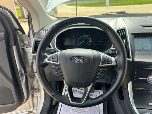 Used 2018 Ford Edge Titanium w/ Technology Package FWD image 18