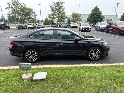 Used 2024 Volkswagen Jetta Sport FWD image 4