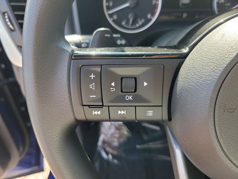 Used 2023 Nissan Rogue SV FWD image 19