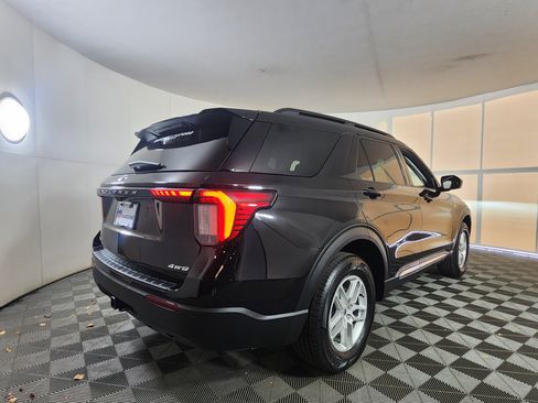 Used 2025 Ford Explorer Active image 6