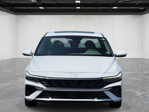 Used 2025 Hyundai Elantra SEL FWD image 2