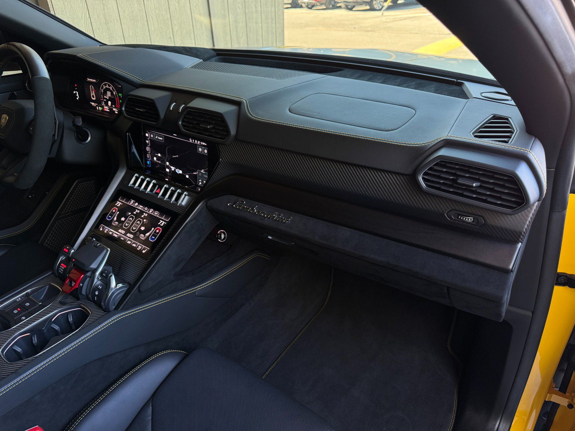 Used 2024 Lamborghini Urus Performante AWD/4WD image 26
