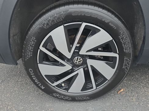 Certified 2025 Volkswagen Atlas SE image 5