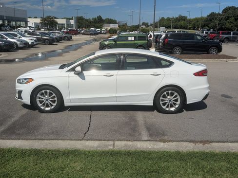 Used 2020 Ford Fusion SE FWD image 6