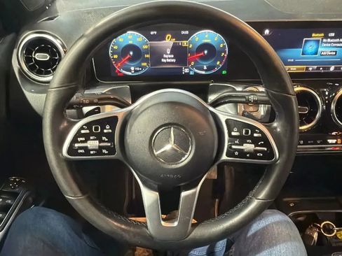 Used 2021 Mercedes-Benz GLB 250 4MATIC image 10