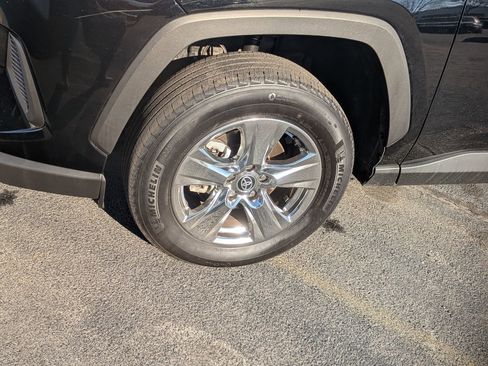 Used 2025 Toyota RAV4 XLE image 12