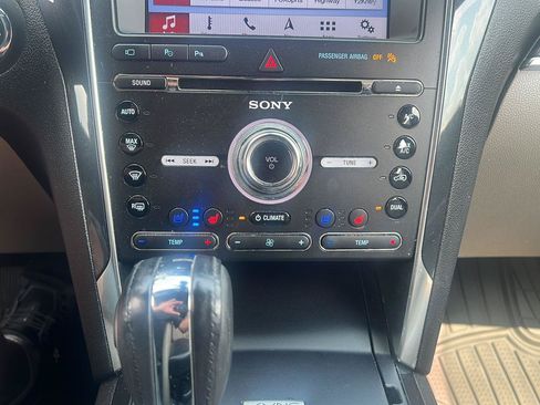 Used 2018 Ford Explorer Limited w/ Equipment Group 301A AWD/4WD image 22