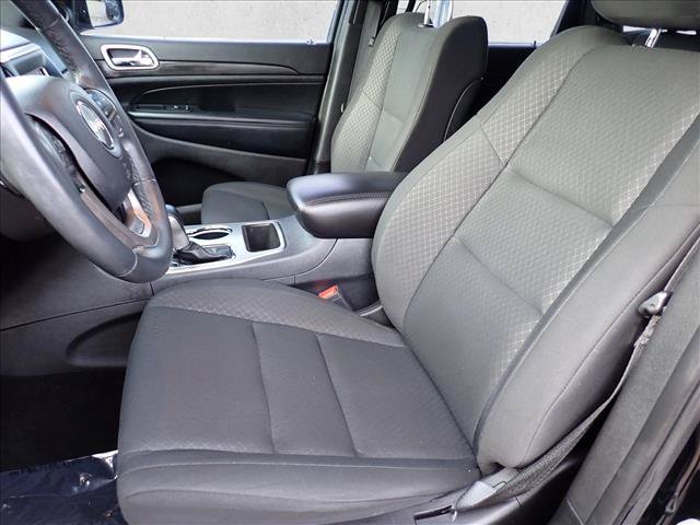 Used 2019 Jeep Grand Cherokee Laredo AWD/4WD image 11
