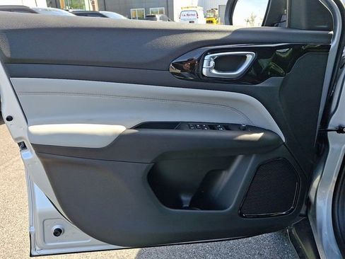 New 2026 Jeep Compass Limited image 8