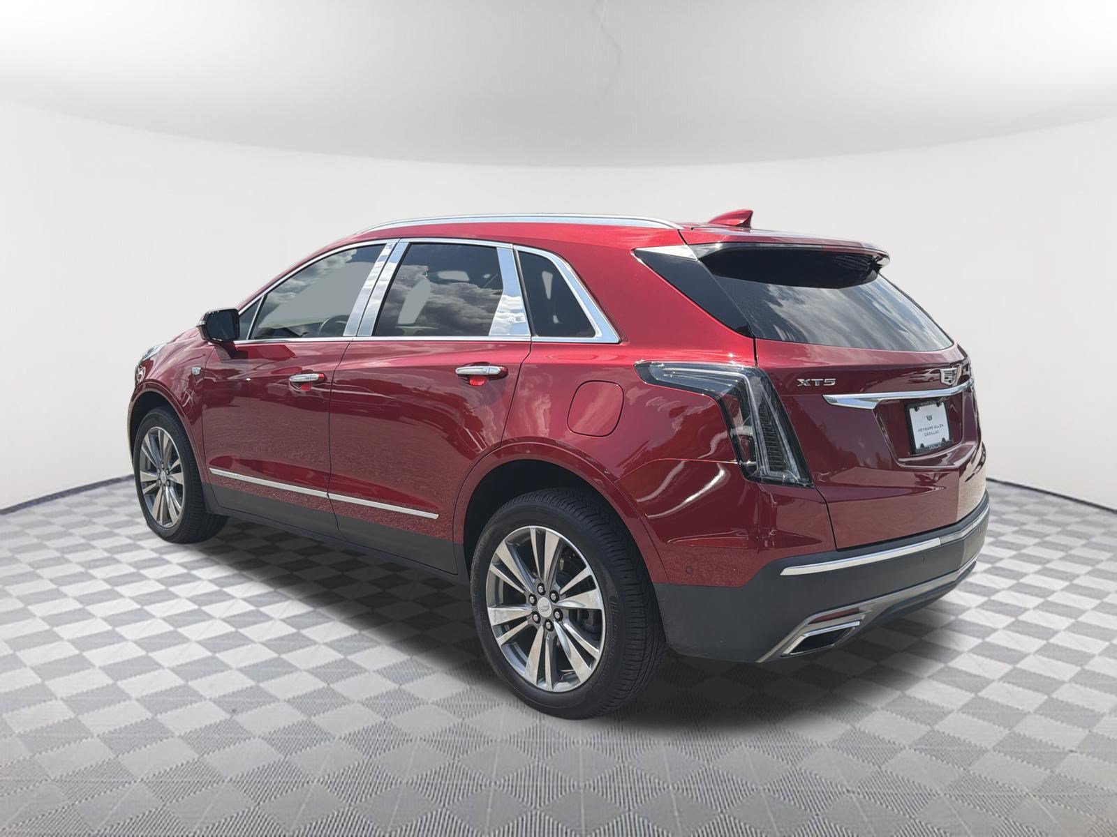 Used 2022 Cadillac XT5 Premium Luxury w/ Platinum Package FWD image 8