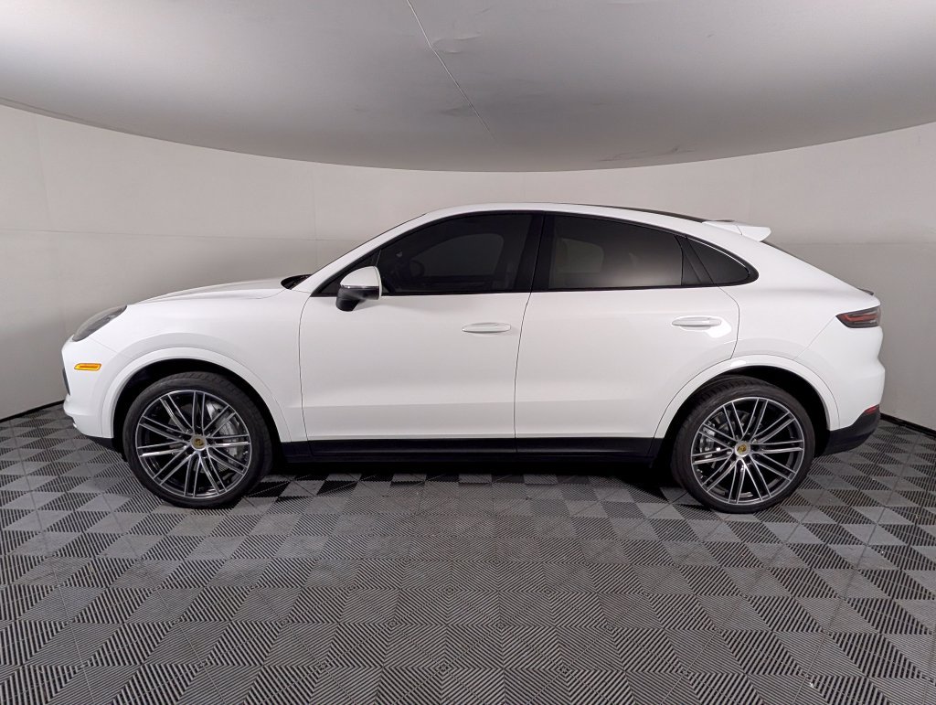 Used 2022 Porsche Cayenne Platinum Edition AWD/4WD image 2