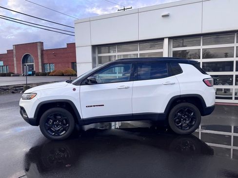Used 2023 Jeep Compass Trailhawk AWD/4WD image 2