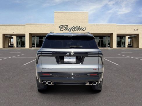 Used 2025 Chevrolet Traverse RS FWD image 6