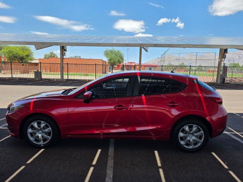 Used 2014 MAZDA MAZDA3 i Sport FWD image 2