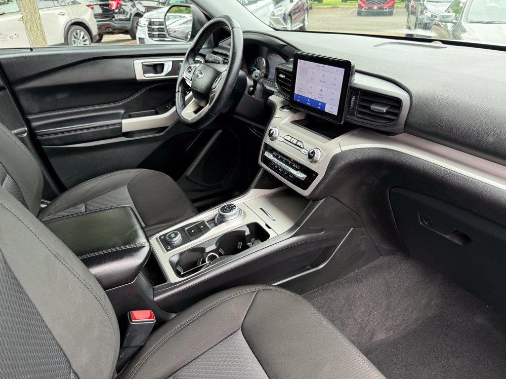 Used 2023 Ford Explorer XLT AWD/4WD image 30