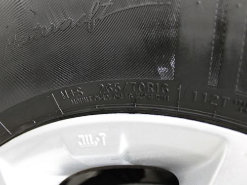 Used 2010 Nissan Frontier SE image 32