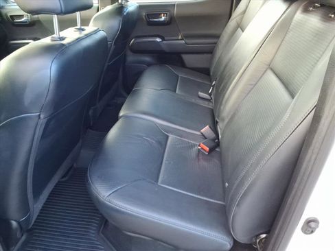 Used 2021 Toyota Tacoma TRD Off-Road w/ TRD Premium Off Road Package image 7