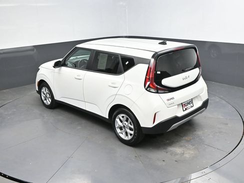 Used 2025 Kia Soul LX w/ LX Technology Package FWD image 27