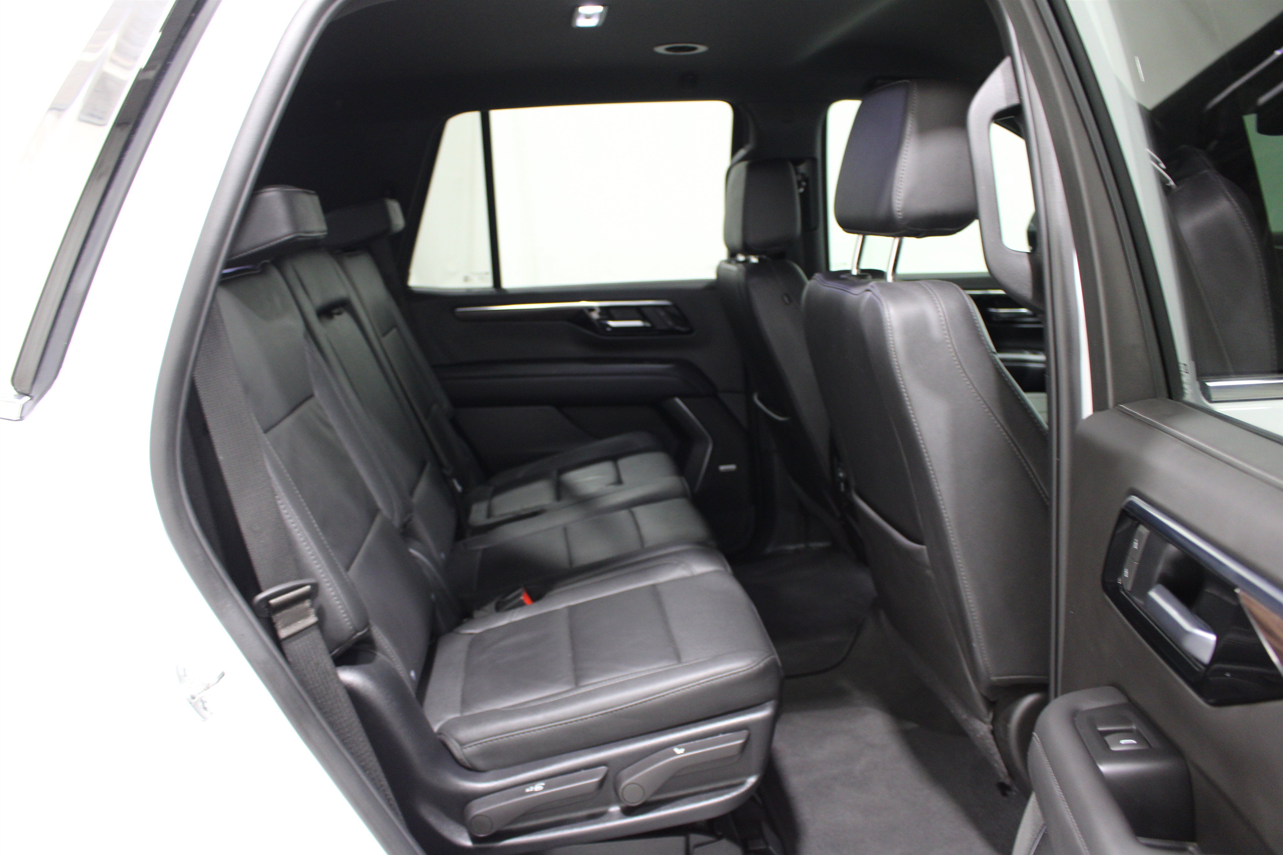 Used 2025 Chevrolet Tahoe LT w/ Comfort Package AWD/4WD image 27