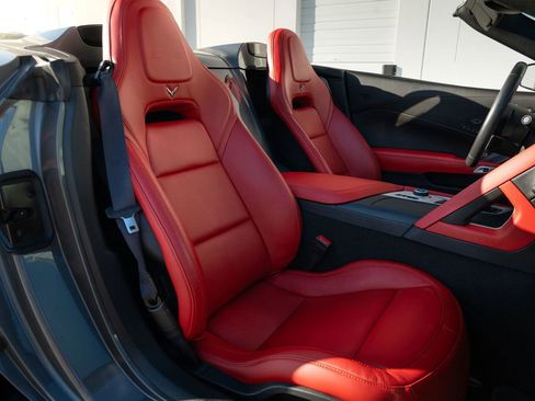 Used 2015 Chevrolet Corvette Z06 w/ Z07 Performance Package image 21