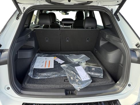 New 2026 Volkswagen Tiguan SE R-Line AWD/4WD image 17