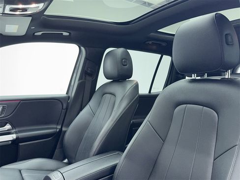 Used 2020 Mercedes-Benz GLB 250 w/ Premium Package image 37