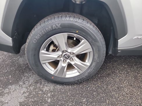 Used 2022 Toyota RAV4 XLE image 9