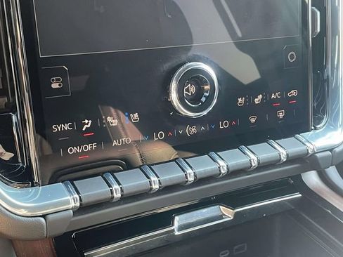 Used 2025 GMC Yukon Denali AWD/4WD image 19