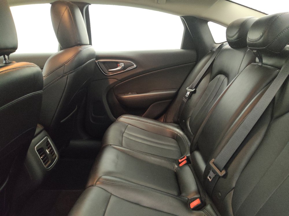 Used 2016 Chrysler 200 Limited Platinum w/ Comfort & Convenience Group FWD image 18