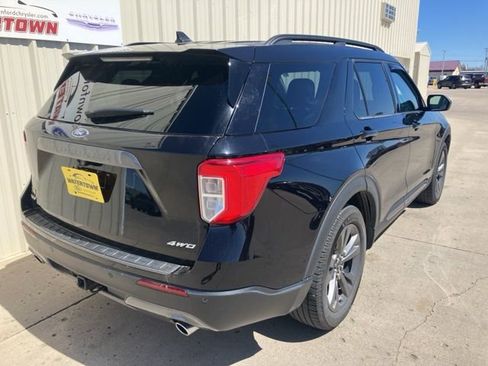 Used 2021 Ford Explorer XLT w/ Equipment Group 202A AWD/4WD image 4