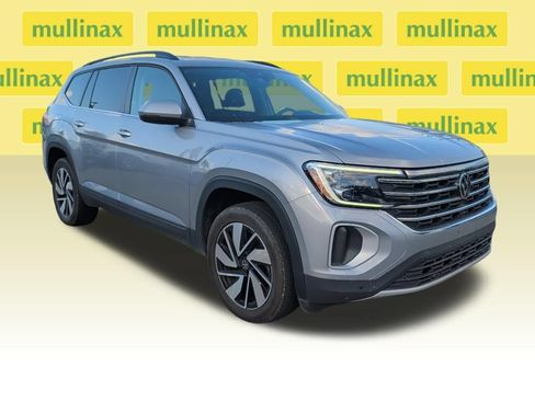 Used 2025 Volkswagen Atlas SE FWD image 1