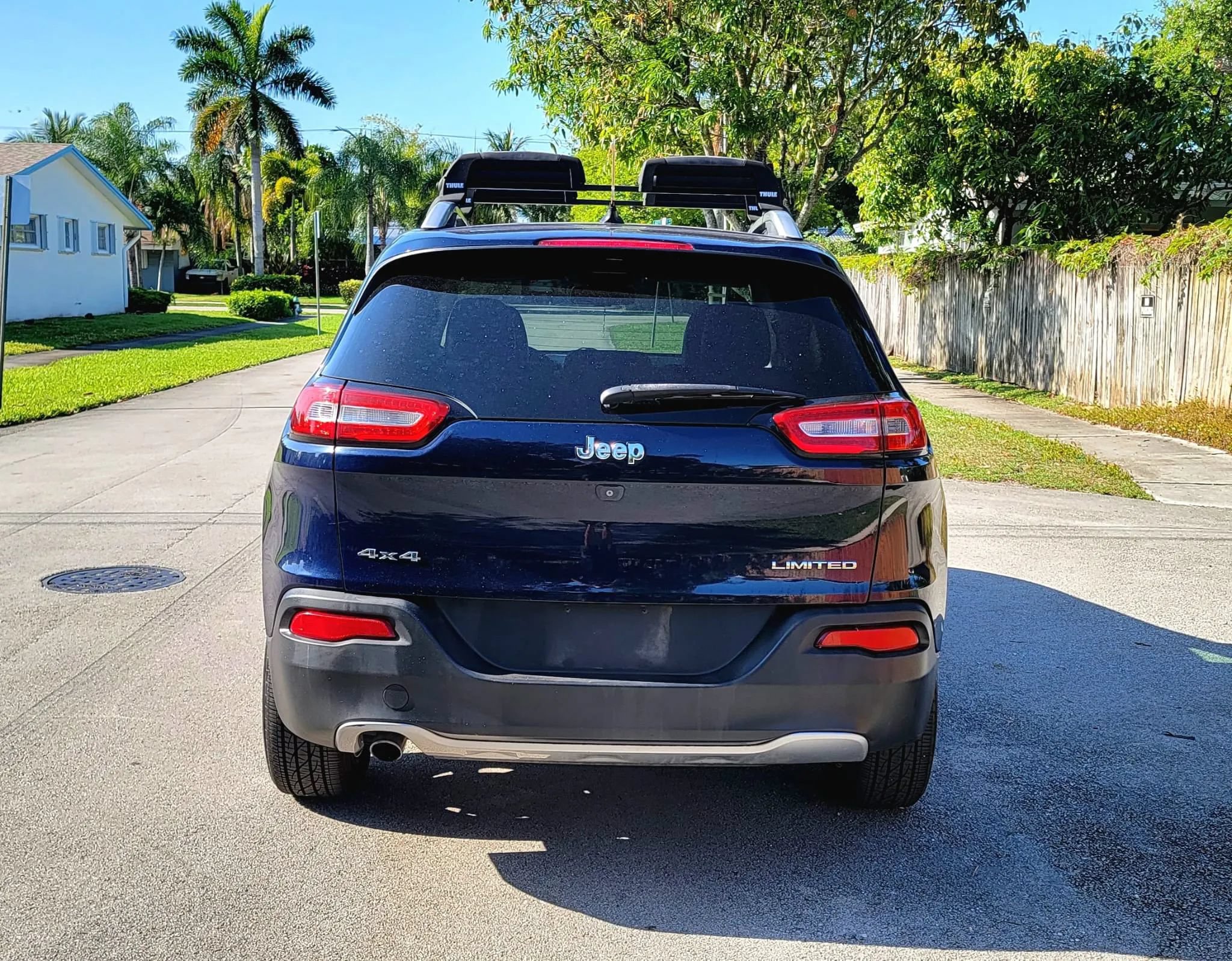 Used 2014 Jeep Cherokee Limited w/ Luxury Group AWD/4WD image 14