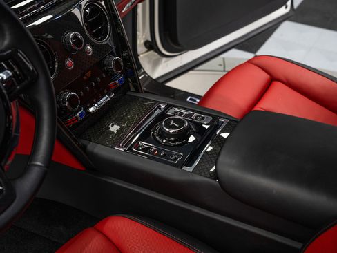 Used 2023 Rolls-Royce Cullinan Black Badge w/ Dark Exterior Package image 28