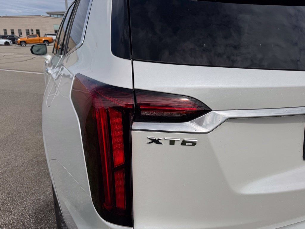 Certified 2023 Cadillac XT6 Luxury AWD/4WD image 10