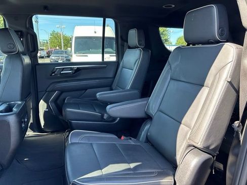 Used 2025 Chevrolet Suburban Premier AWD/4WD image 31