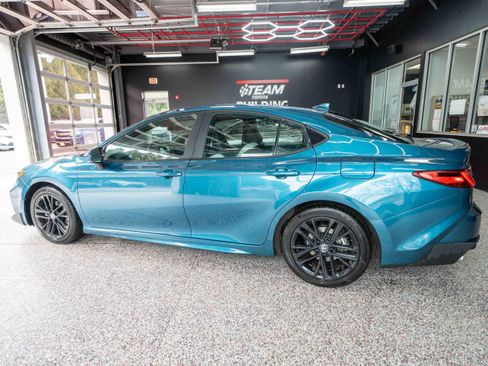 Used 2025 Toyota Camry SE image 2