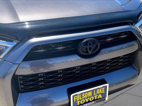Used 2017 Toyota 4Runner SR5 AWD/4WD image 29