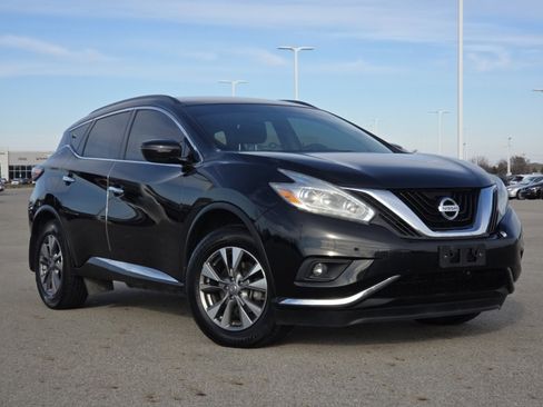 Used 2017 Nissan Murano SV image 2