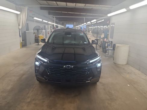 Used 2025 Chevrolet Trax ACTIV w/ Driver Confidence Package image 2