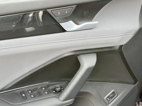 Used 2026 Volkswagen Tiguan SE FWD image 22