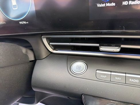 Used 2022 Hyundai Elantra Limited image 34