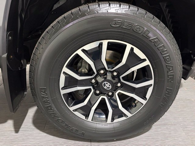 Used 2020 Toyota Tacoma TRD Sport w/ Technology Package AWD/4WD image 25