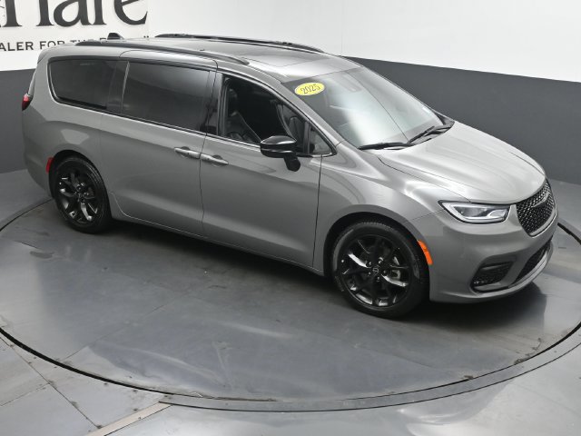 Used 2025 Chrysler Pacifica Limited FWD image 50