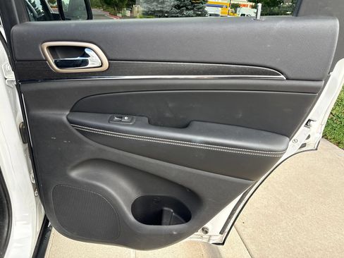 Used 2015 Jeep Grand Cherokee Limited AWD/4WD image 23