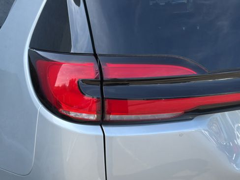 Used 2024 Chrysler Pacifica Touring-L FWD image 35