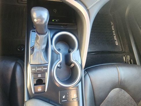 Used 2020 Toyota Camry XSE image 33