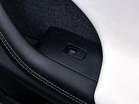 Used 2022 Tesla Model X image 35