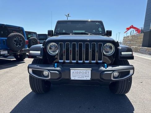 Used 2023 Jeep Wrangler Unlimited Sahara w/ Cold Weather Group AWD/4WD image 9